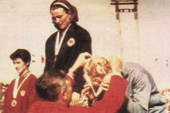 Vera Nikolić na pobedničkom postolju 1966. godine