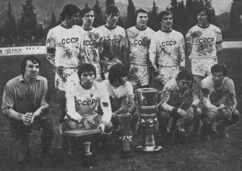 Reprezentacija SSSR-a (stoje sleva): Reško, Veremejev, Burjak, Blohin, Troškin, Kolotov. Čuče sleva: Prohorov, Zvjegincev, Lovčev, Oniščenko i Mahovnikov.