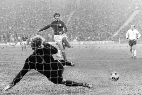 Pobedonosni gol Duška Bajevića sa bele tačke