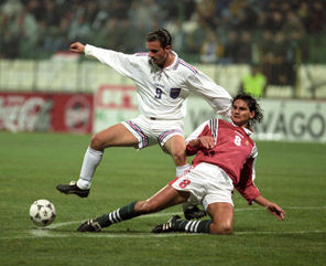Predrag Mijatović (beli dres), strelac tri gola u Budimpešti (FOTO: MTI)
