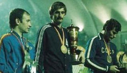 Kapiten Rato Tvrdić sa trofejem namenjenim pobedniku