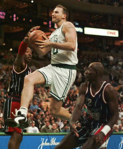 Dino Rađa u dresu Boston Seltiksa