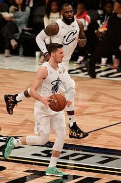 Goran Dragić predvodi napad Istoka, u drugom planu je Lebron Džejms