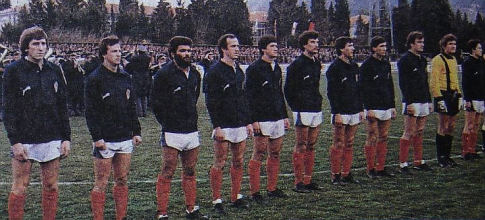 Olimpijska reprezentacija Jugoslavije u kvalifikacijama za Olimpijske igre 1980. godine (sleva): Mile Jovin (Crvena zvezda Beograd), Nikica Klinčarski (Partizan Beograd), Blaž Slišković (Velež Mostar), Ante Miročević (Budućnost Titograd-Podgorica), Srebrenko Repčić (Crvena zvezda), Mišo Krstičević (Hajduk Split), braća Vujović (obojica Hajduk), Boro Primorac (Hajduk), Dragan Pantelić (Radnički Niš) i Vedran Rožić (Hajduk).