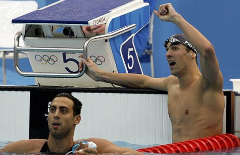 Majk slavi, Milorad u neverici (FOTO: Reuters)
