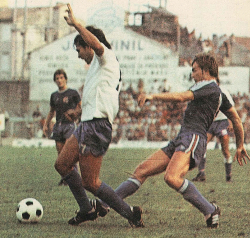 PENAL: Ivan Bedi (plavi dres, Dinamo) ruši Slavišu Žungula u šesnaestercu