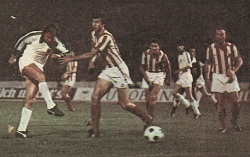 Hejnkes šutira pored "Blekija" Bogićevića za vođstvo Borusije 2:0
