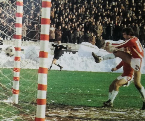 Sarajevo - Partizan 1:1: Gol Radeta Savića (Sarajevo) koji je poništen zbog ofsajda
