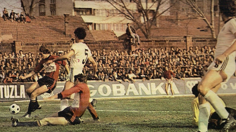 Gordan Džafić postiže vodeći gol za Slobodu protiv Partizana