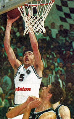 Danilović postiže koš protiv Knora