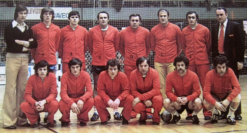 Borac iz Banjaluke, šampion Evrope iz 1976. godine. Sleva (stoje): trener Pero Janjić, Zdravko Rađenović, Nedeljko Vujinović, Dobrivoje Selec, Nebojša Popović, Abas Arslanagić, Milorad Karalić, klupski lekar dr Ekrem Vehabović. Čuče (sleva): Zoran Ravlić, Slobodan Vukša, Rade Unčanin, Miro Bjelić, Boro i Momo Golić.