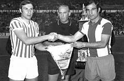 Kapiteni Zvezde i Depora Dragan Džajić i Manolete (FOTO: rcdeportivo.es)