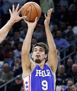 Dario Šarić u dresu Filadelfije Seventisiksersa