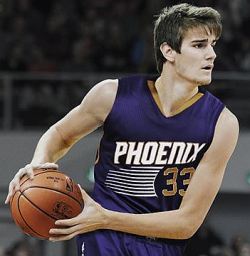 Dragan Bender u dresu Finiks Sansa