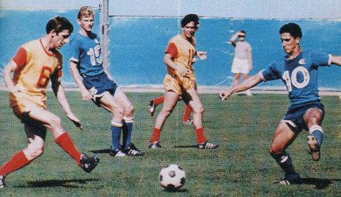 Detalj sa prve finalne utakmice Baltimor Bejs – Ouklend Klipers 1:0. Domaćini su u žuto-crvenoj kombinaciji
