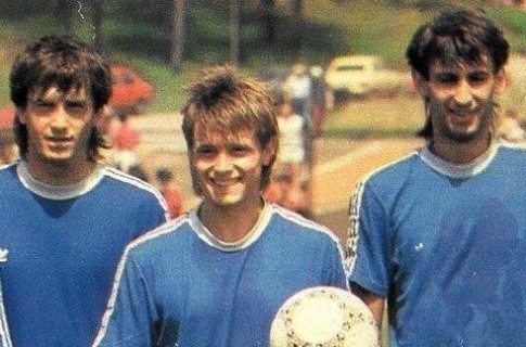 Članovi fudbalske reprezentacije Semir Tuce (Velež Mostar), Dragan Stojković Piksi (Crvena zvezda Beograd) i Vladislav Đukić (Partizan Beograd)