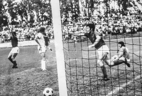 Radost igrača niškog Radničkog u Boru nakon pobedonosnog gola Stojadina Petrovića
