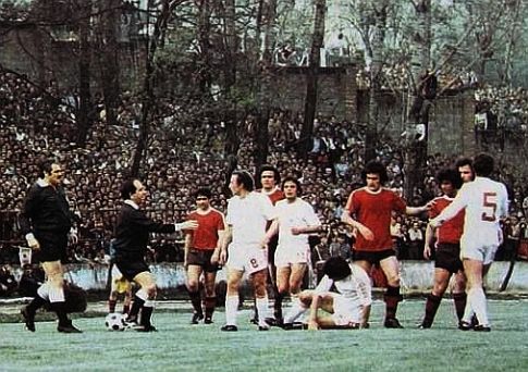 Sloboda - Crvena zvezda 2:2: Gužva na terenu nakon što je Jovanović udario Kovačevića