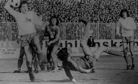 Nemoćan je i Hajdukov golman Katalinić nakon Cerinove bravure ...
