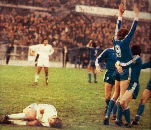 Dinamo - Željezničar 3:1: Saigrači čestitaju Cerinu (9) na pogotku