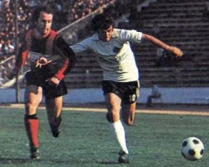 Partizan - Vardar 1:0: Duel Vanča Spasovskog (levo, Vardar) i Momčila-Moce Vukotića