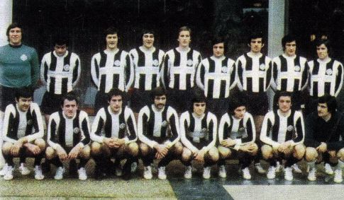 Partizan, šampion Jugoslavije u sezoni 1975/76 (stoje sleva): Blagoj Istatov, Nenad Bjeković, Ivan Golac, Boško Đorđević, Predrag Tomić, Momčilo Vukotić, Vladimir Pejović, Borislav Đurović i Rešad Kunovac. Čuče (sleva): Dževad Prekazi, Svemir Đorđić, Nenad Stojković, Dragan Arsenović, Ilija Zavišić, Aranđel Todorović, Pavle Grubješić i Radmilo Ivančević.