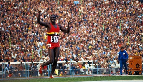 Džon Aki Bua trči pobednički krug (FOTO: Bettmann/CORBIS)