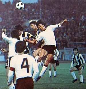 Partizan - Sarajevo 2:0: Jedan od brojnih vazdušnih duela