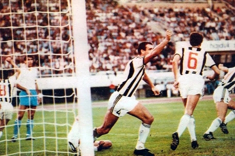 Miodrag Ješić slavi izjednačujući pogodak