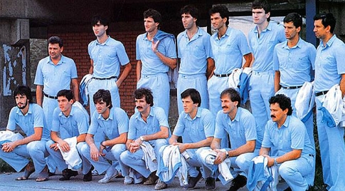 Košarkaška reprezentacija Jugoslavije pred Svetsko prvenstvo 1982. godine (stoje sleva): selektor Ranko Žeravica, Zufer Avdija, Željko Jerkov, Ratko Radovanović, Andro Knego, Rajko Žižić i Aleksandar Petrović. Čuče sleva: Boban Petrović, Zoran Radović, Mirza Delibašić, Dragan Kićanović, Peter Vilfan i Dražen Dalipagić.