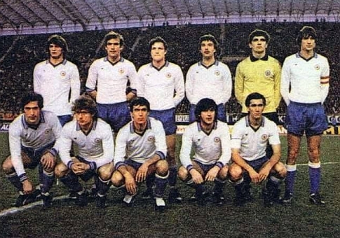 Ekipa Hajduka pred istorijsku utakmicu (stoje, sleva): Gudelj, Primorac, Rožić, Krstičević, Pudar i Šurjak. Čuče, sleva: Mužinić, Đorđević, Zlatko Vujović, Čop i Zoran Vujović.